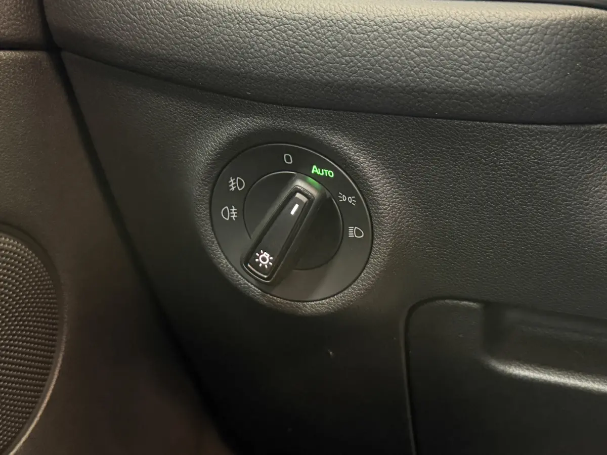 1.5 TSI Business Edition | Panoramadak | Trekhaak | Apple Carplay | Dakdragers