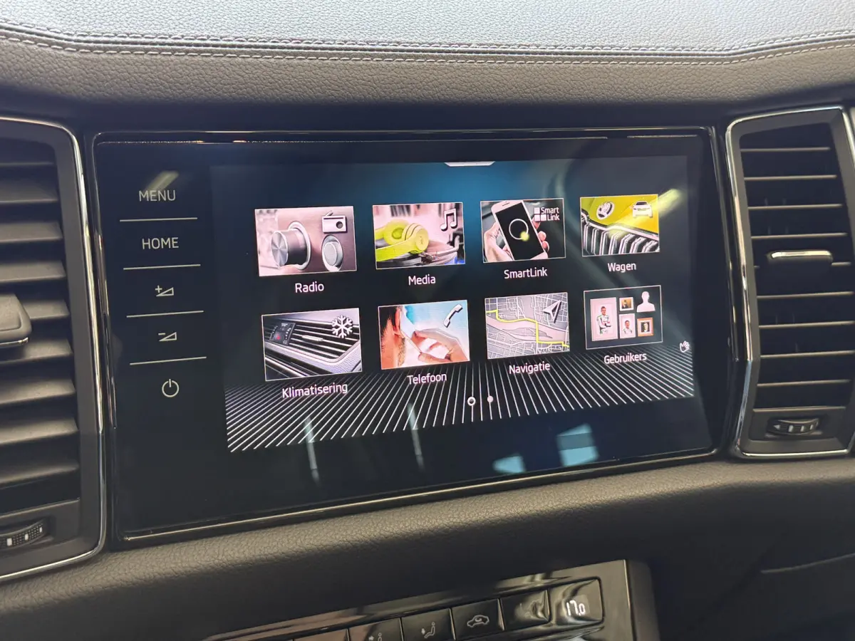 1.5 TSI Business Edition | Panoramadak | Trekhaak | Apple Carplay | Dakdragers