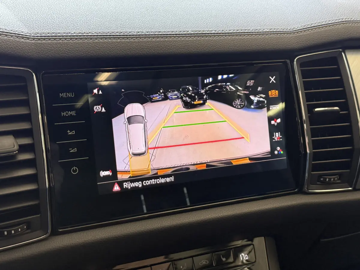 1.5 TSI Business Edition | Panoramadak | Trekhaak | Apple Carplay | Dakdragers