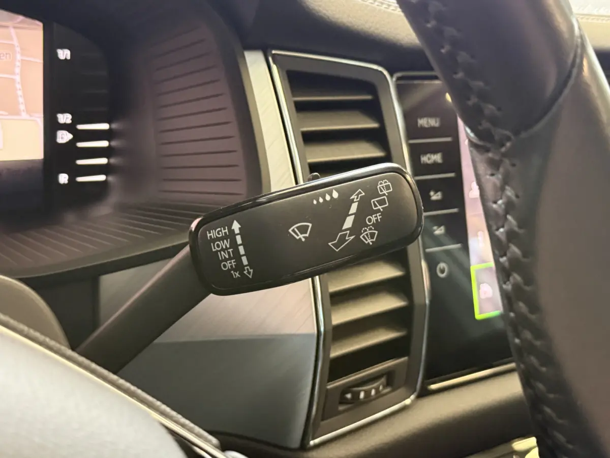 1.5 TSI Business Edition | Panoramadak | Trekhaak | Apple Carplay | Dakdragers