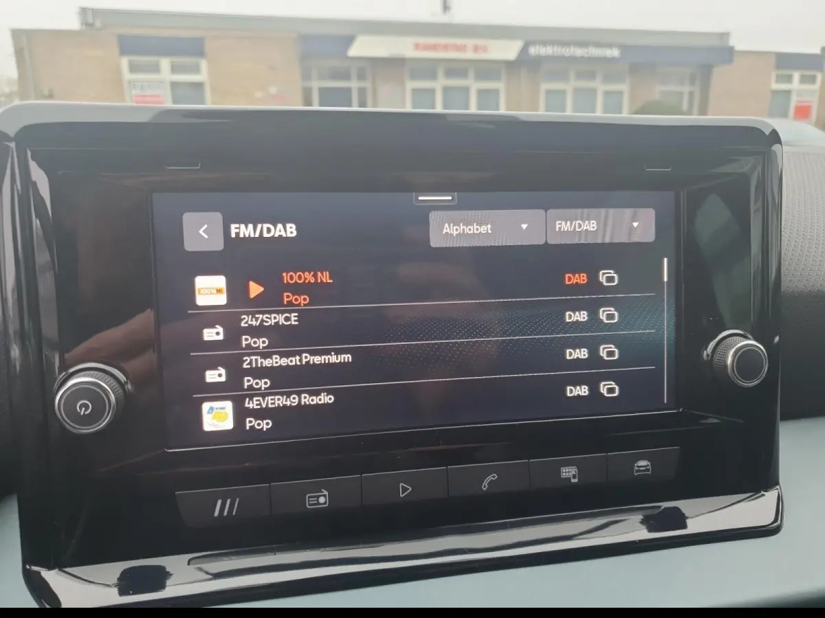 Xperience | Climate control | Adaptieve cruise control | Camera | Apple CarPlay / Android  | Parkeersensoren voor en achter |