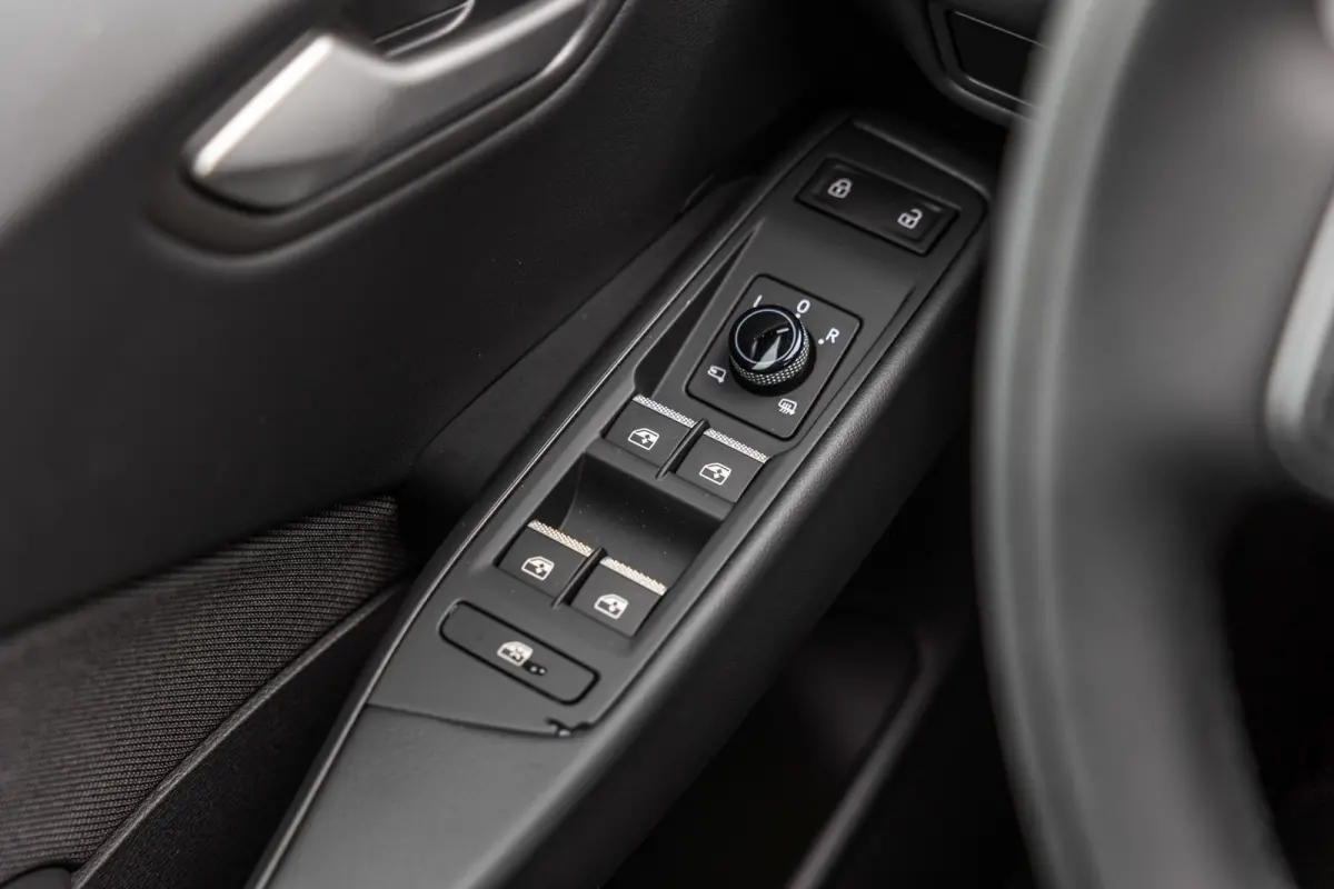 170pk Life 50 kWh | Steunhaak | Navigatie | 19" Velgen