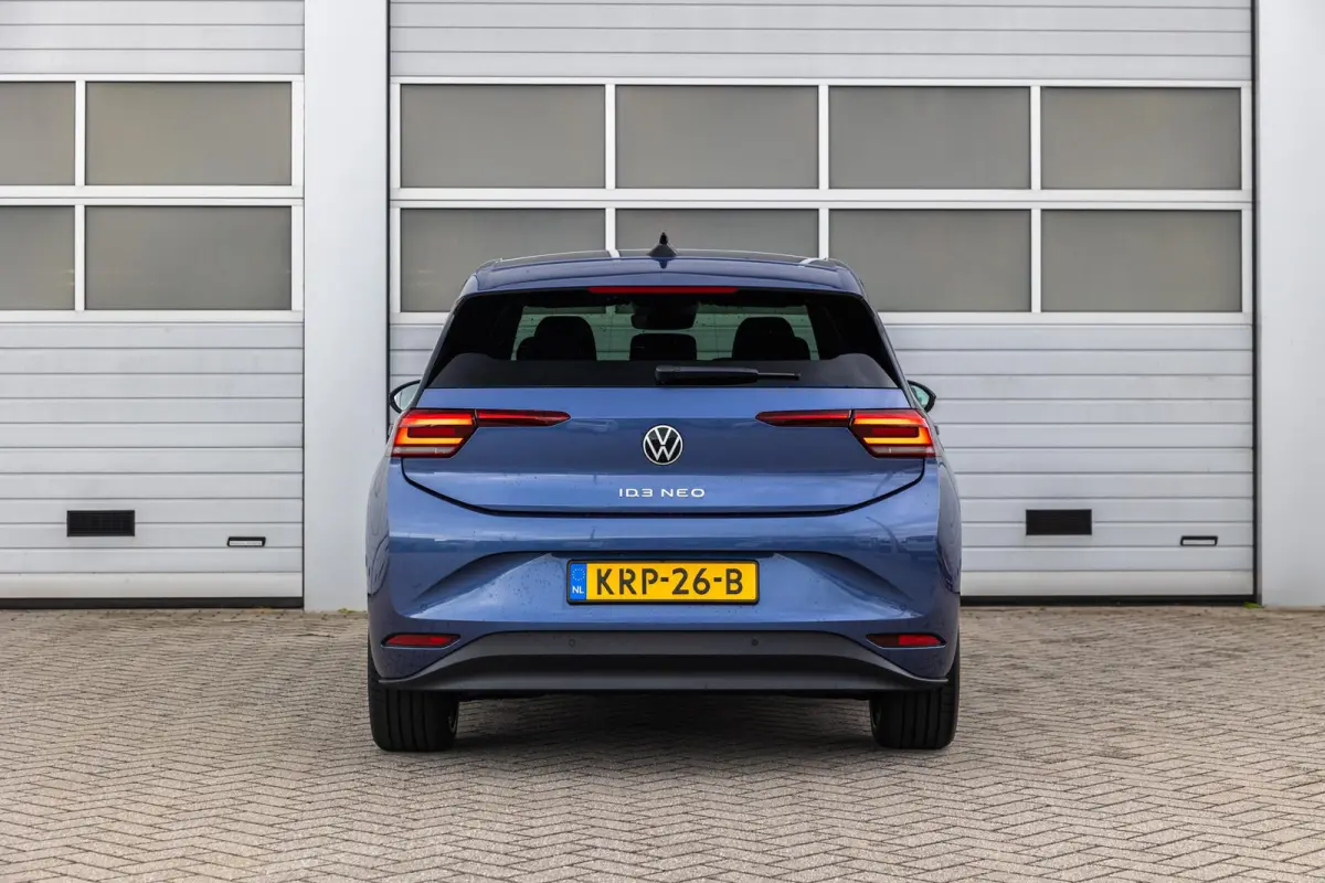 170pk Life 50 kWh | Steunhaak | Navigatie | 19" Velgen