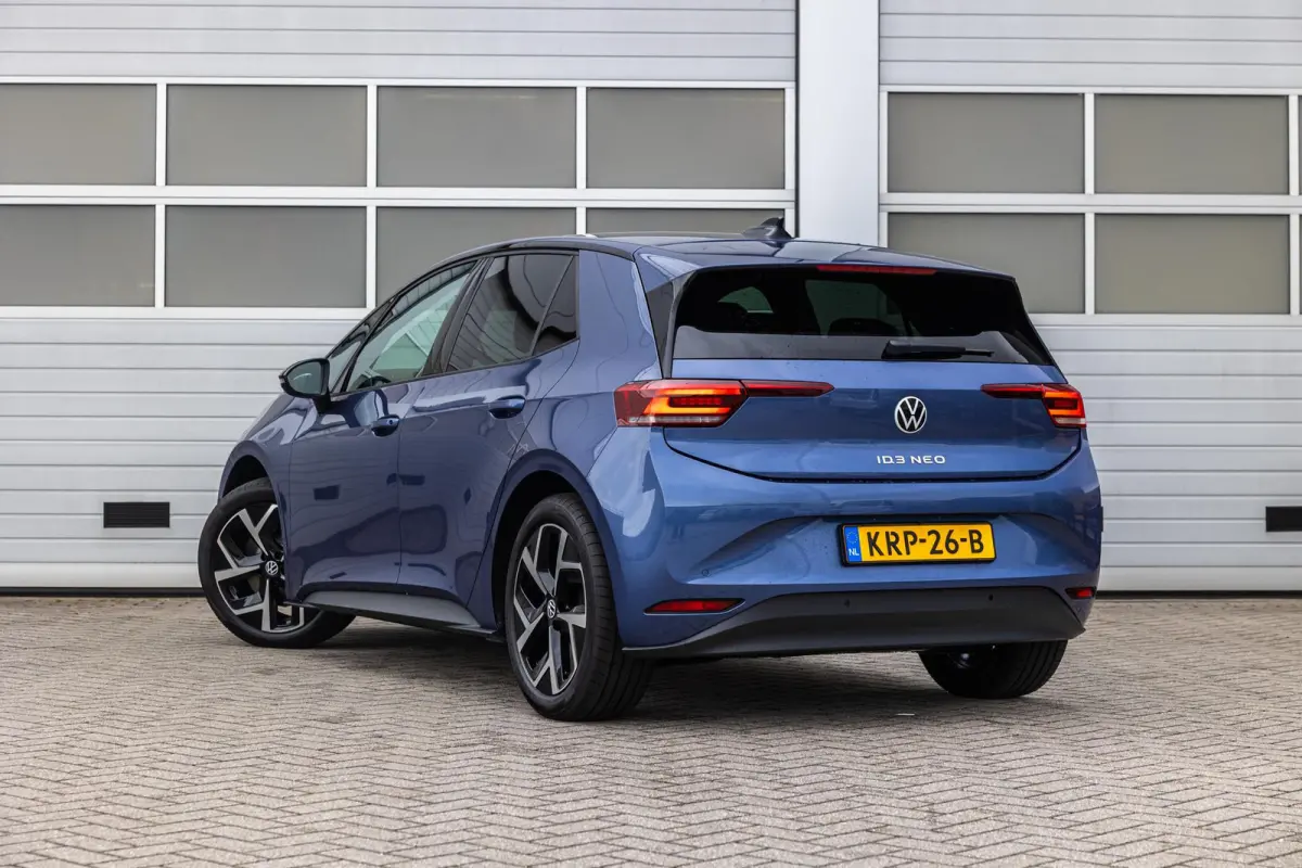 170pk Life 50 kWh | Steunhaak | Navigatie | 19" Velgen