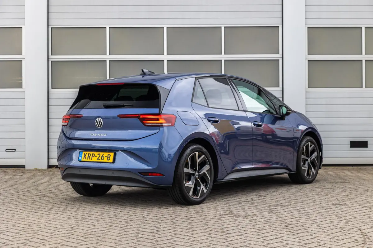 170pk Life 50 kWh | Steunhaak | Navigatie | 19" Velgen