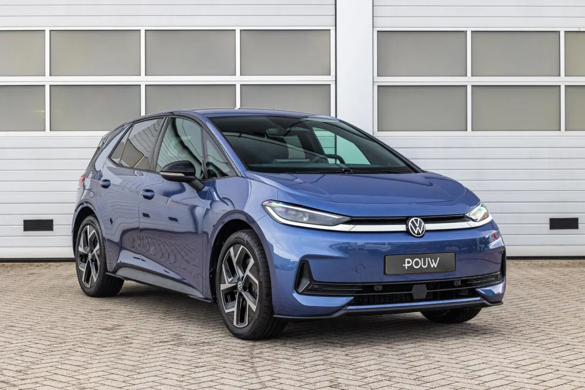 170pk Life 50 kWh | Steunhaak | Navigatie | 19" Velgen