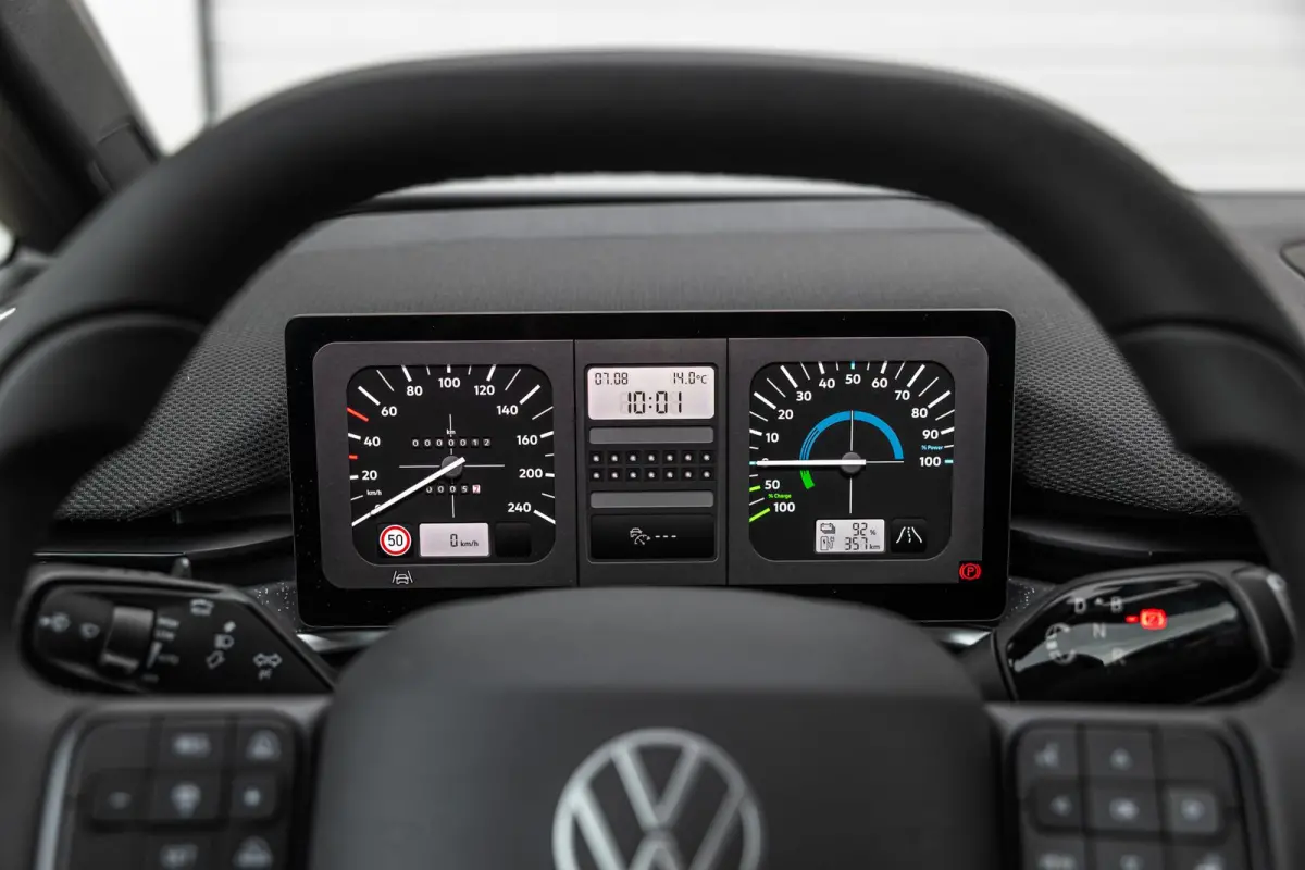 170pk Life 50 kWh | Steunhaak | Navigatie | 19" Velgen