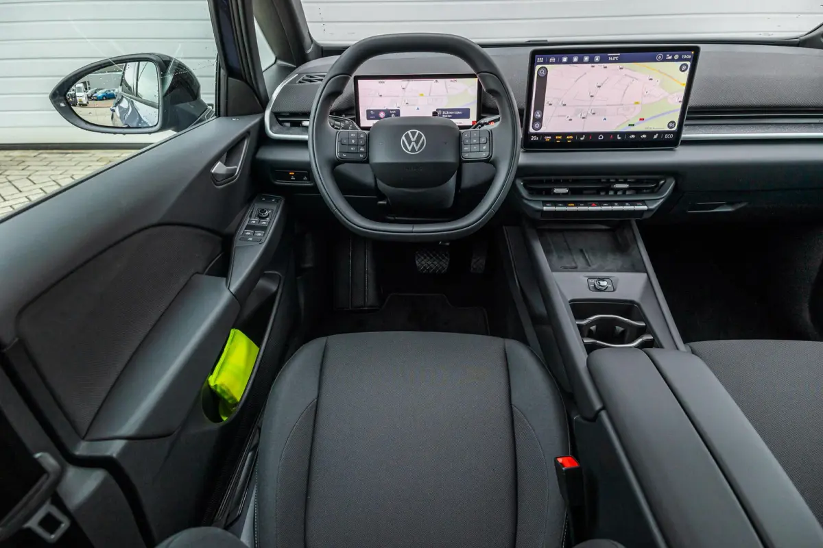170pk Life 50 kWh | Steunhaak | Navigatie | 19" Velgen