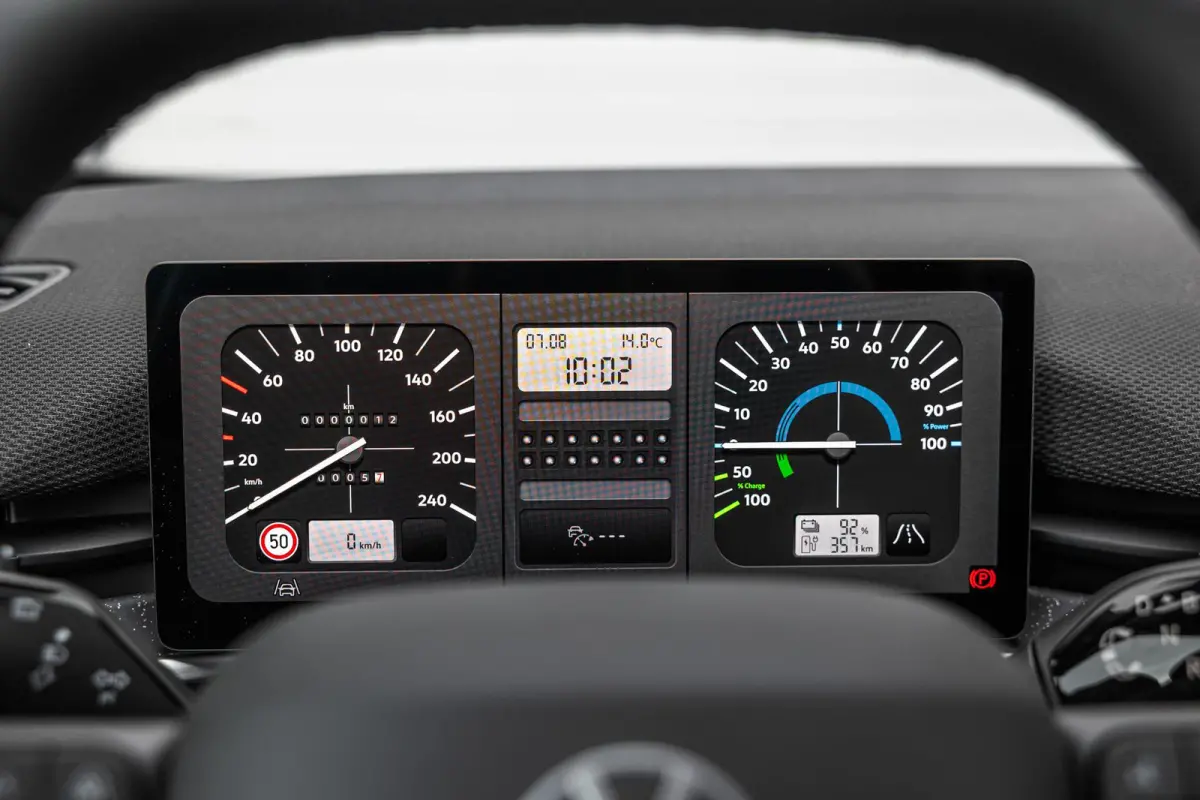 170pk Life 50 kWh | Steunhaak | Navigatie | 19" Velgen