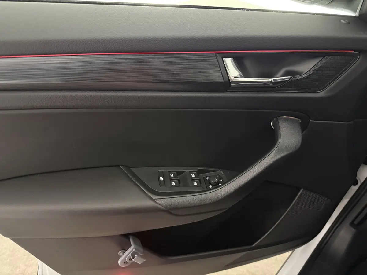 1.5 TSI Limited Business Edition 7p. | Camera | Virtual | Carplay | Trekhaak | Cruise | Clima | Navi
