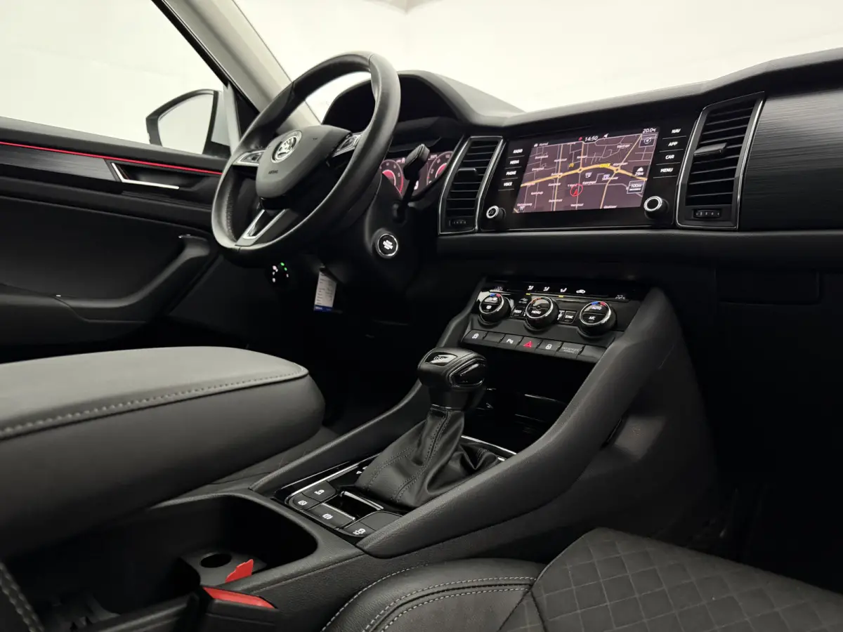 1.5 TSI Limited Business Edition 7p. | Camera | Virtual | Carplay | Trekhaak | Cruise | Clima | Navi