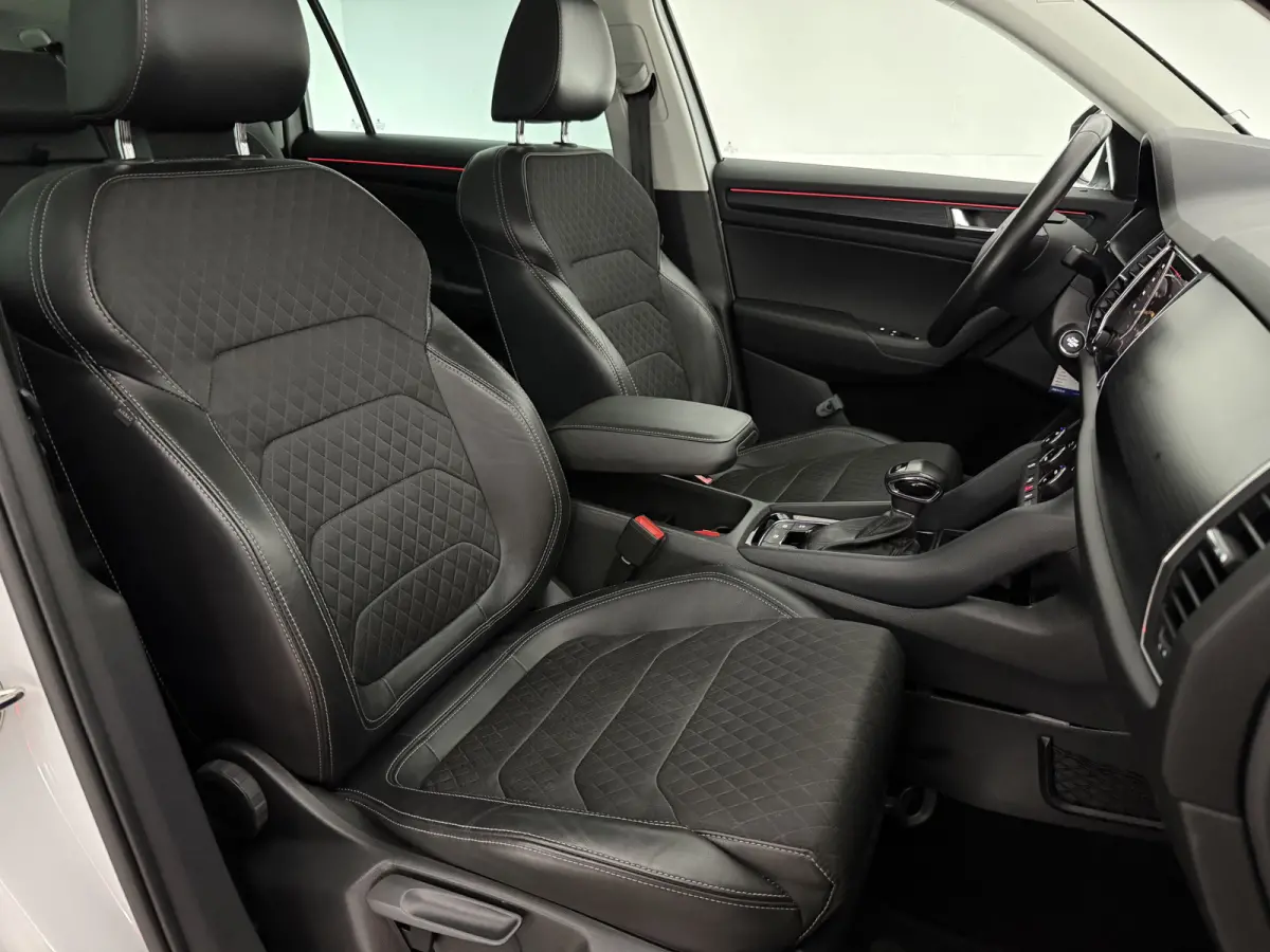 1.5 TSI Limited Business Edition 7p. | Camera | Virtual | Carplay | Trekhaak | Cruise | Clima | Navi