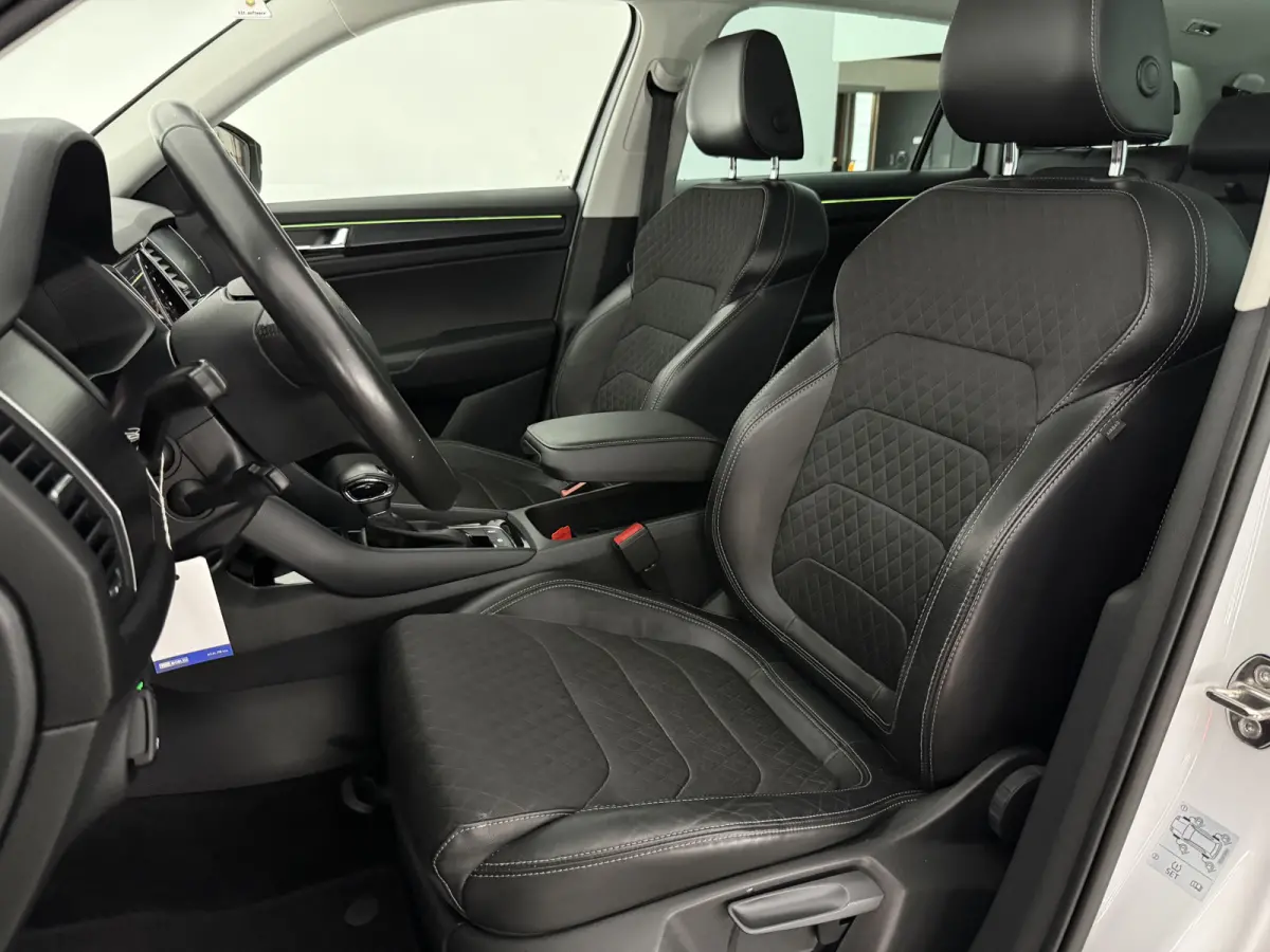 1.5 TSI Limited Business Edition 7p. | Camera | Virtual | Carplay | Trekhaak | Cruise | Clima | Navi