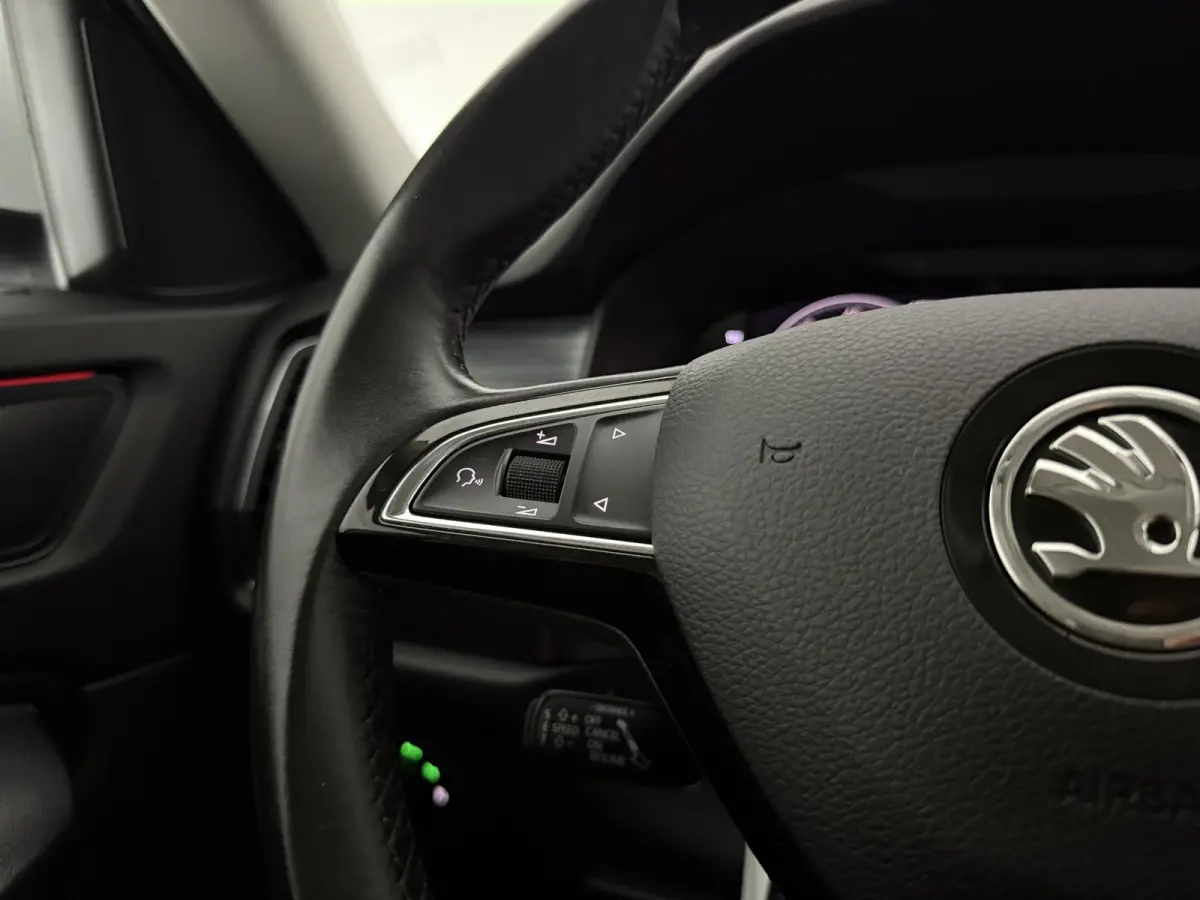 1.5 TSI Limited Business Edition 7p. | Camera | Virtual | Carplay | Trekhaak | Cruise | Clima | Navi