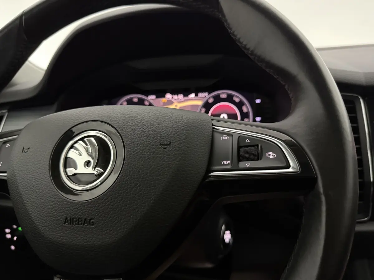 1.5 TSI Limited Business Edition 7p. | Camera | Virtual | Carplay | Trekhaak | Cruise | Clima | Navi