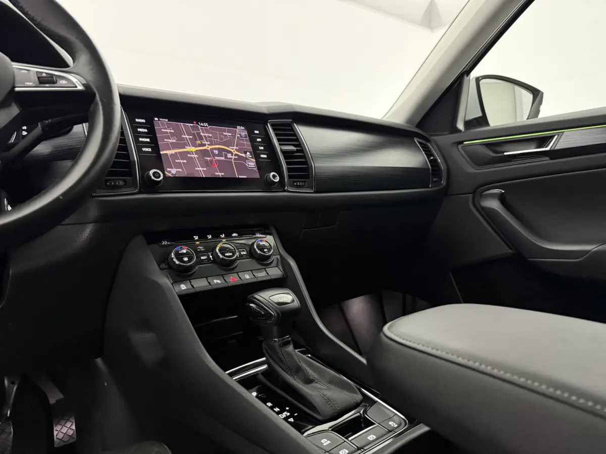 1.5 TSI Limited Business Edition 7p. | Camera | Virtual | Carplay | Trekhaak | Cruise | Clima | Navi