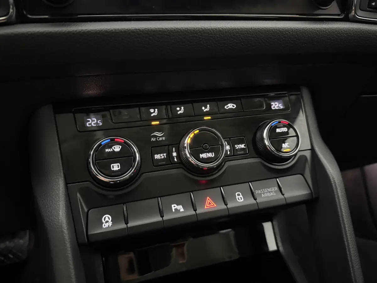 1.5 TSI Limited Business Edition 7p. | Camera | Virtual | Carplay | Trekhaak | Cruise | Clima | Navi