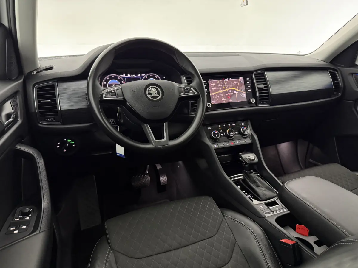1.5 TSI Limited Business Edition 7p. | Camera | Virtual | Carplay | Trekhaak | Cruise | Clima | Navi