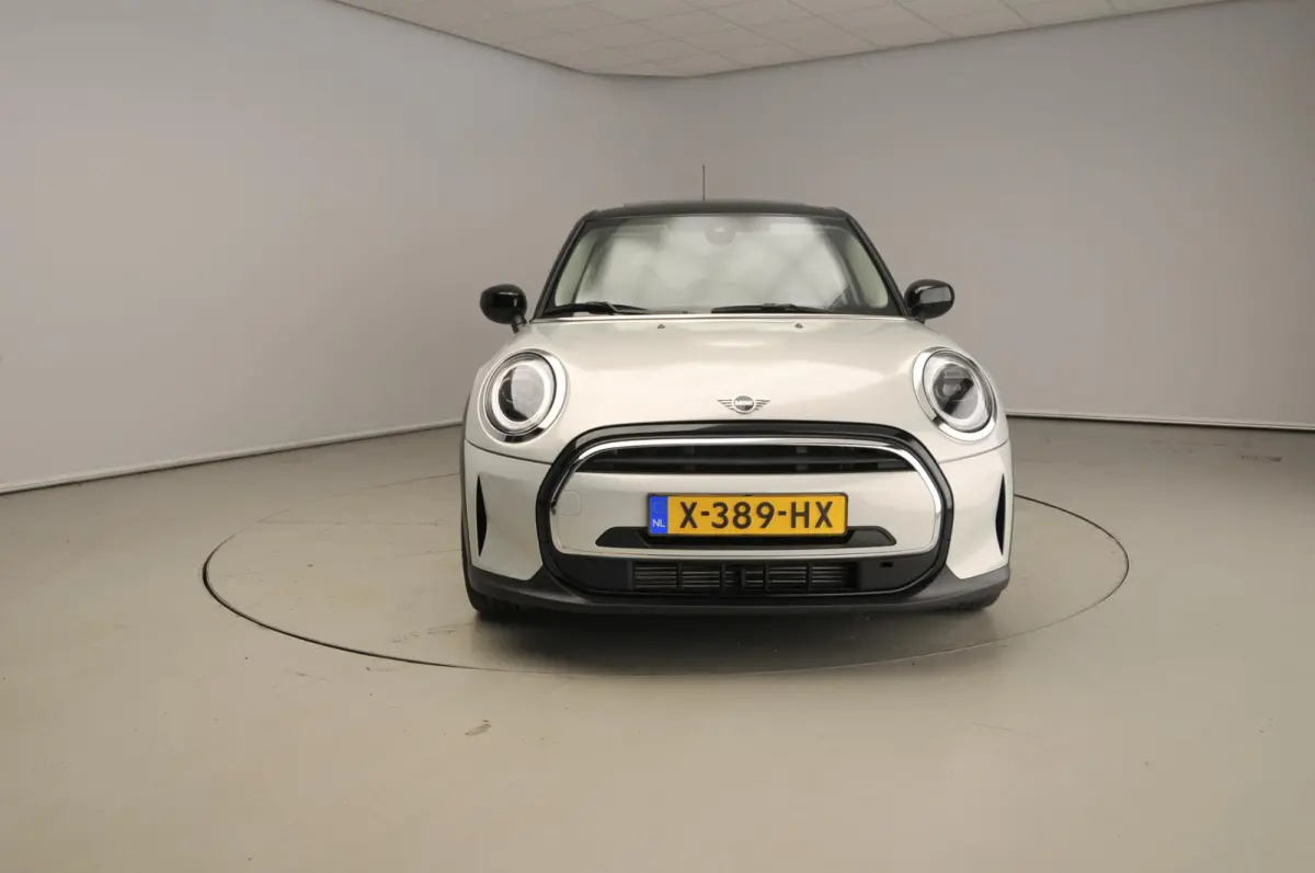 Cooper | Comfort Access | Panoramadak | Cruise Control | Parkeersensoren | Head-Up | Parkeersensoren | Navigatie |