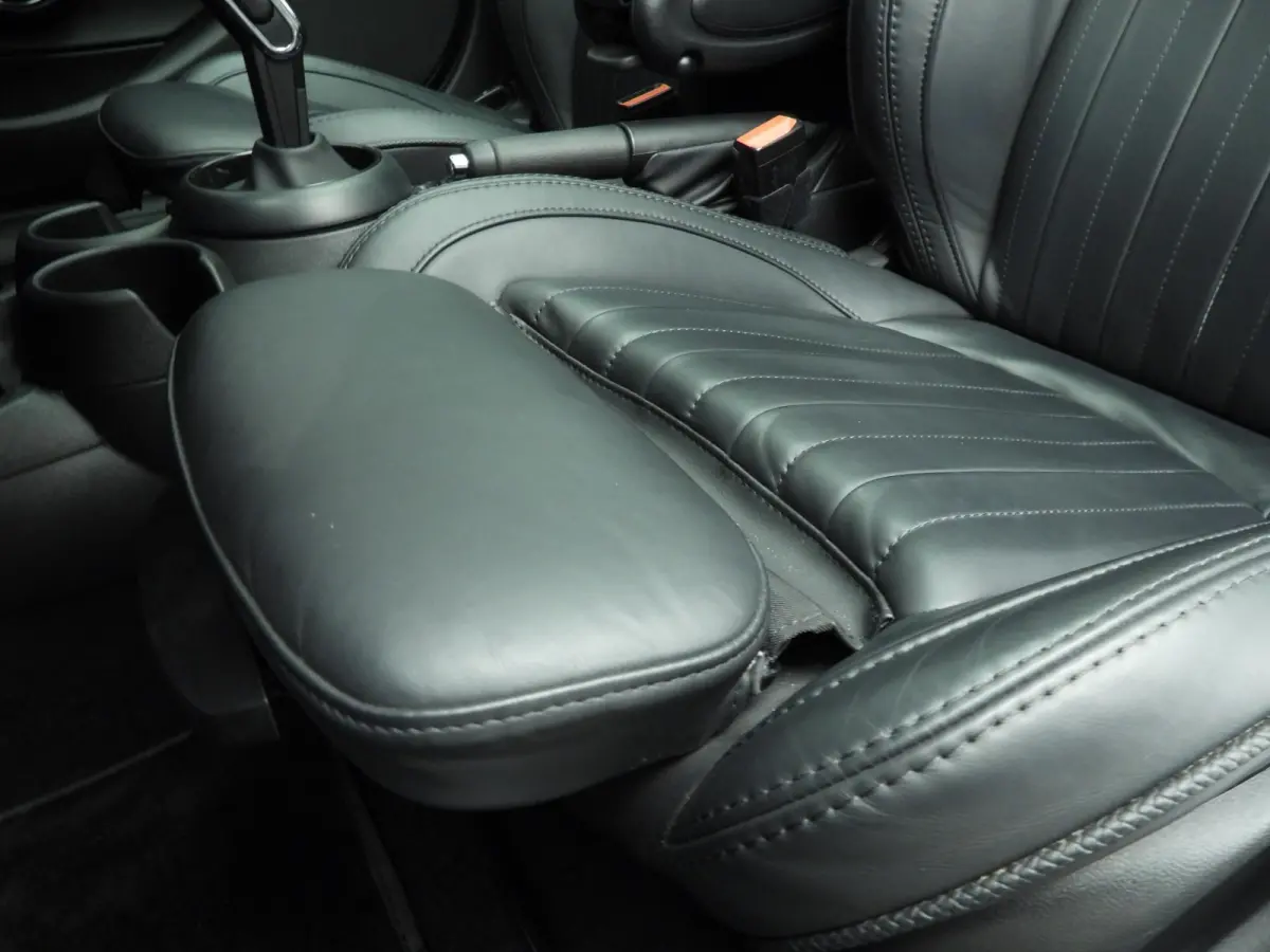 Cooper | Comfort Access | Panoramadak | Cruise Control | Parkeersensoren | Head-Up | Parkeersensoren | Navigatie |
