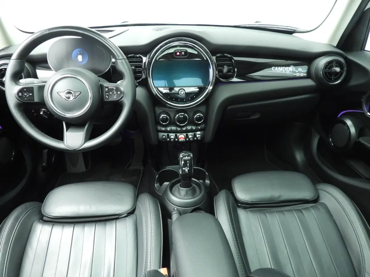 Cooper | Comfort Access | Panoramadak | Cruise Control | Parkeersensoren | Head-Up | Parkeersensoren | Navigatie |