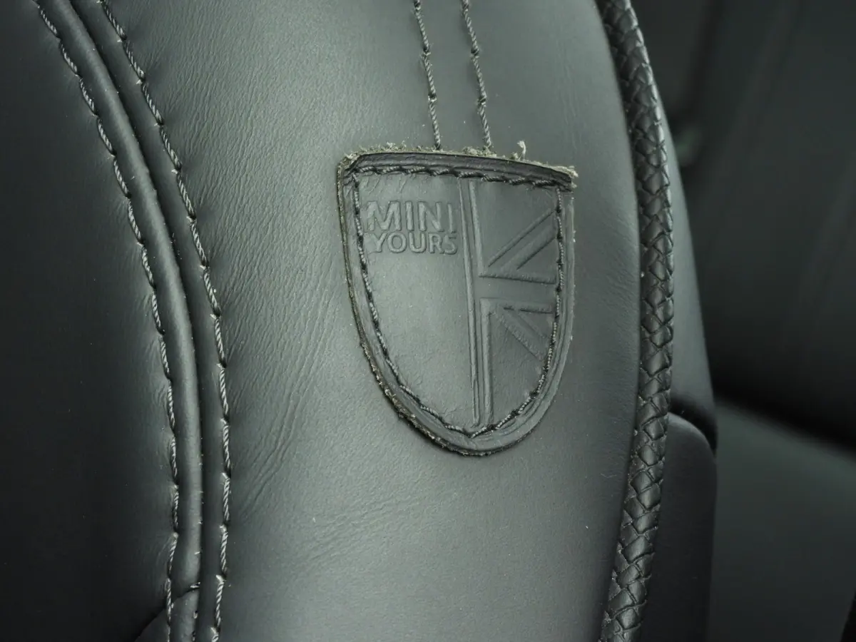Cooper | Comfort Access | Panoramadak | Cruise Control | Parkeersensoren | Head-Up | Parkeersensoren | Navigatie |