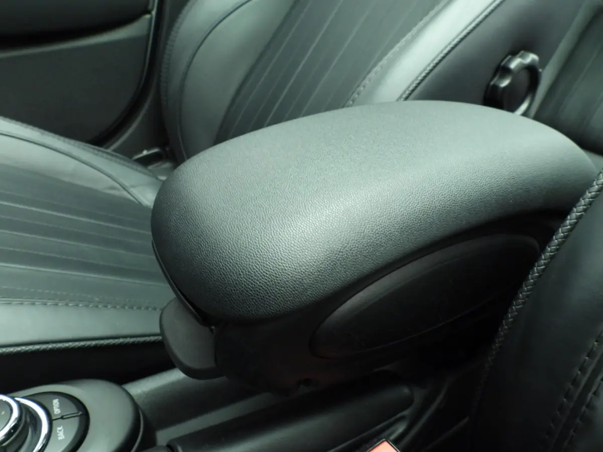 Cooper | Comfort Access | Panoramadak | Cruise Control | Parkeersensoren | Head-Up | Parkeersensoren | Navigatie |