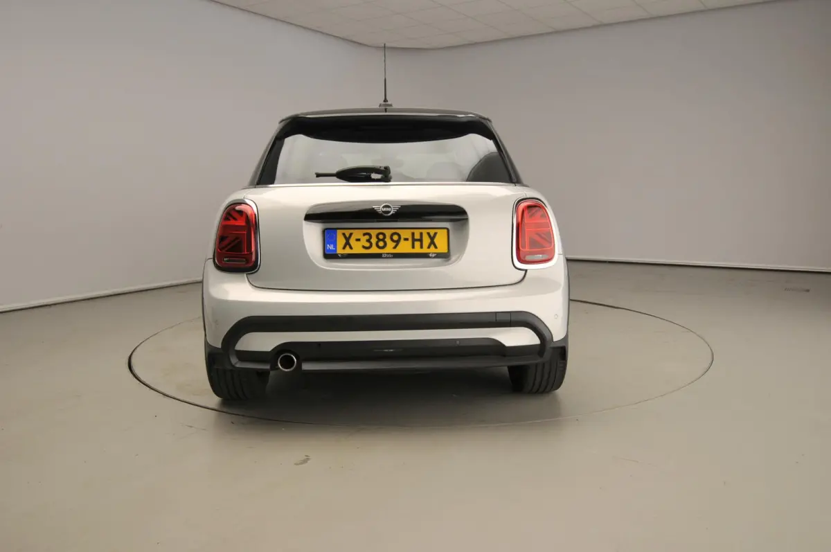 Cooper | Comfort Access | Panoramadak | Cruise Control | Parkeersensoren | Head-Up | Parkeersensoren | Navigatie |