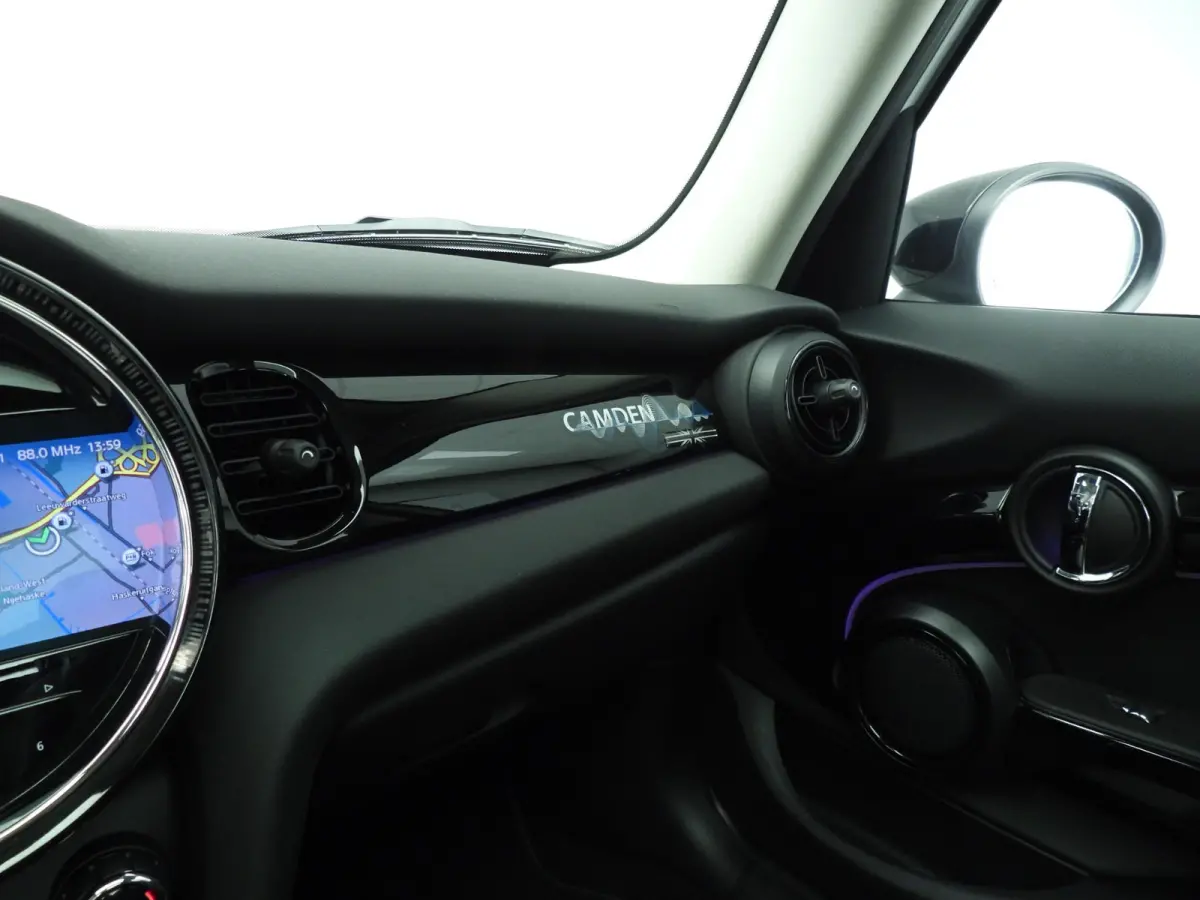 Cooper | Comfort Access | Panoramadak | Cruise Control | Parkeersensoren | Head-Up | Parkeersensoren | Navigatie |
