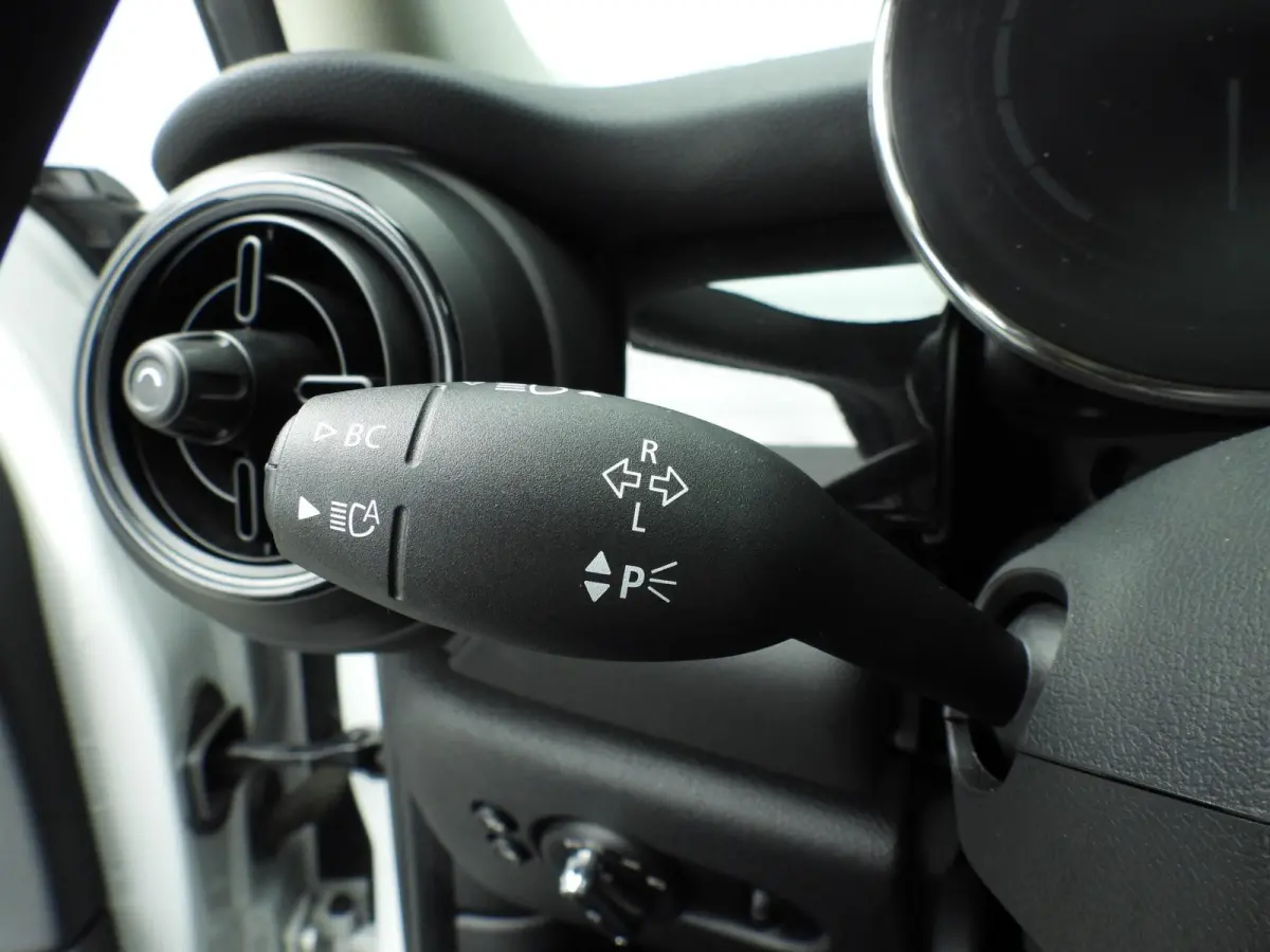 Cooper | Comfort Access | Panoramadak | Cruise Control | Parkeersensoren | Head-Up | Parkeersensoren | Navigatie |