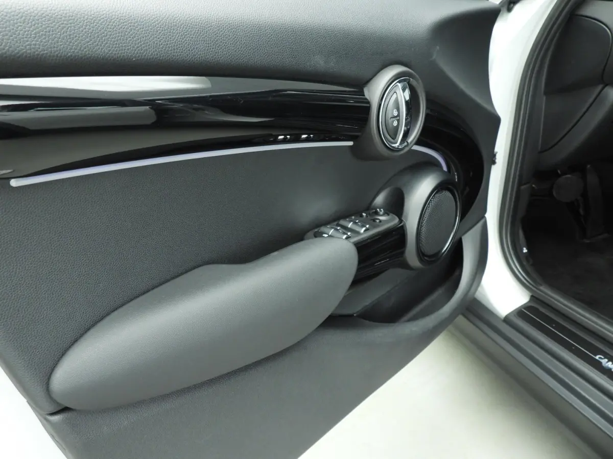 Cooper | Comfort Access | Panoramadak | Cruise Control | Parkeersensoren | Head-Up | Parkeersensoren | Navigatie |