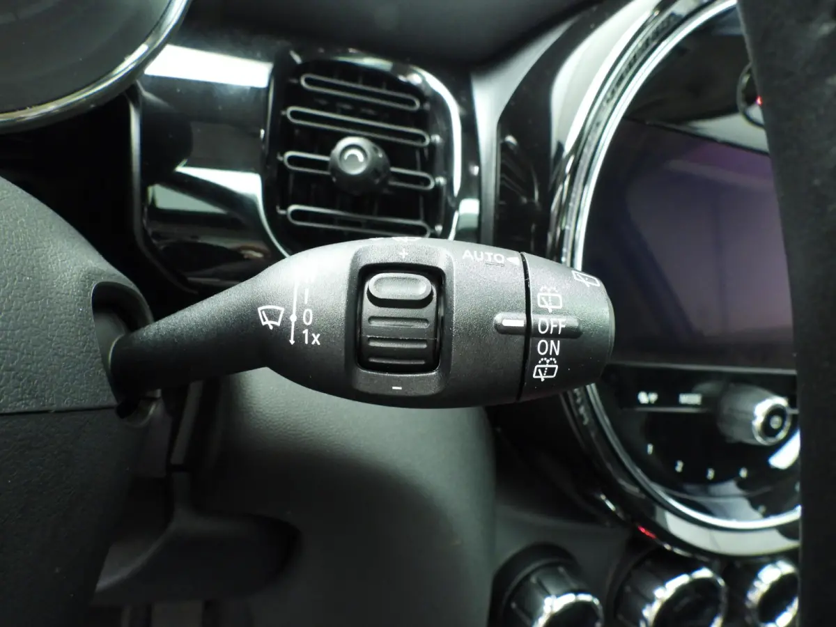 Cooper | Comfort Access | Panoramadak | Cruise Control | Parkeersensoren | Head-Up | Parkeersensoren | Navigatie |