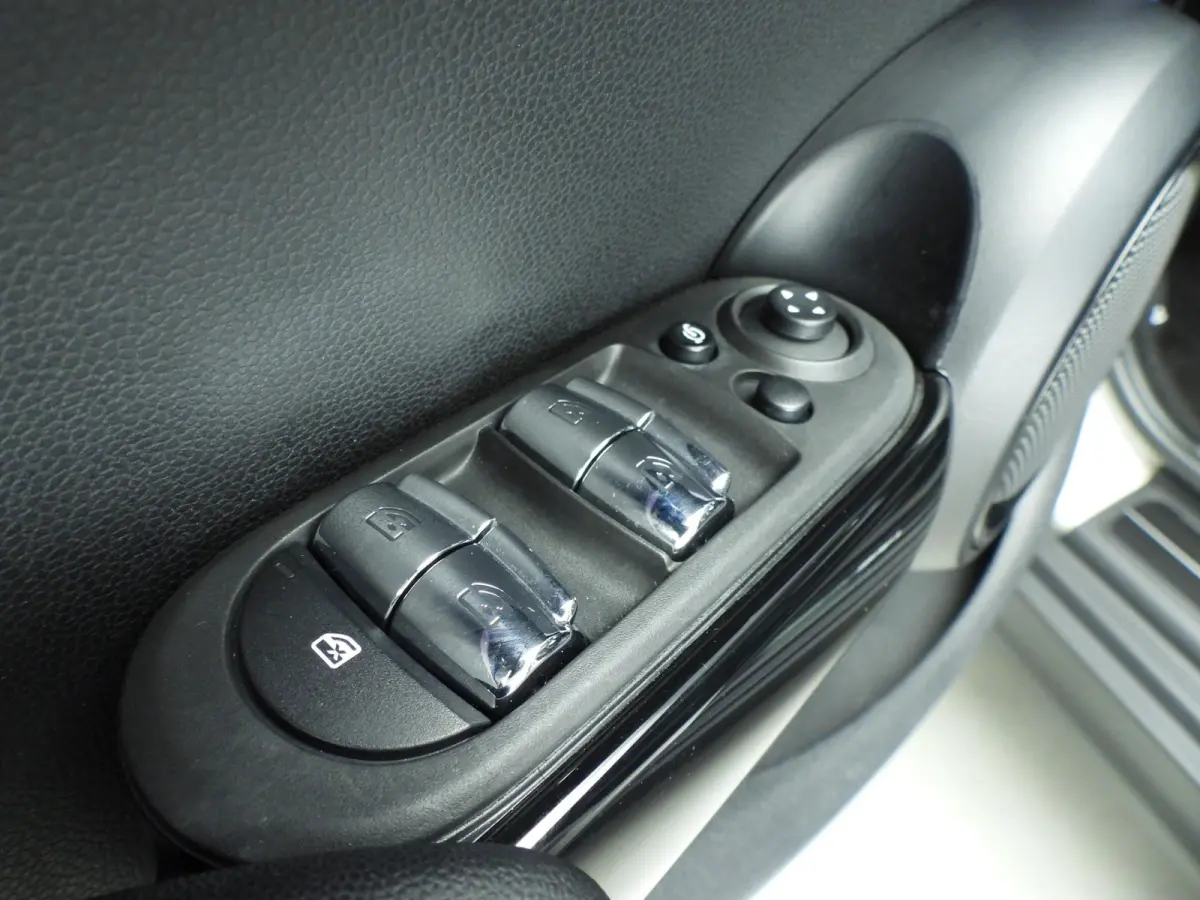 Cooper | Comfort Access | Panoramadak | Cruise Control | Parkeersensoren | Head-Up | Parkeersensoren | Navigatie |