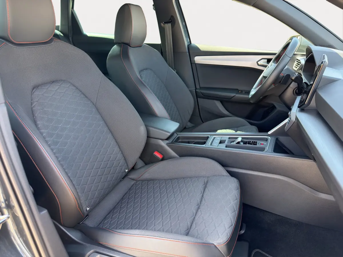 1.5 eTSI FR Business Intense | Trekhaak | Stuur+Stoelverwarming | Apple Carplay/Android Auto | Cruise control adaptief |