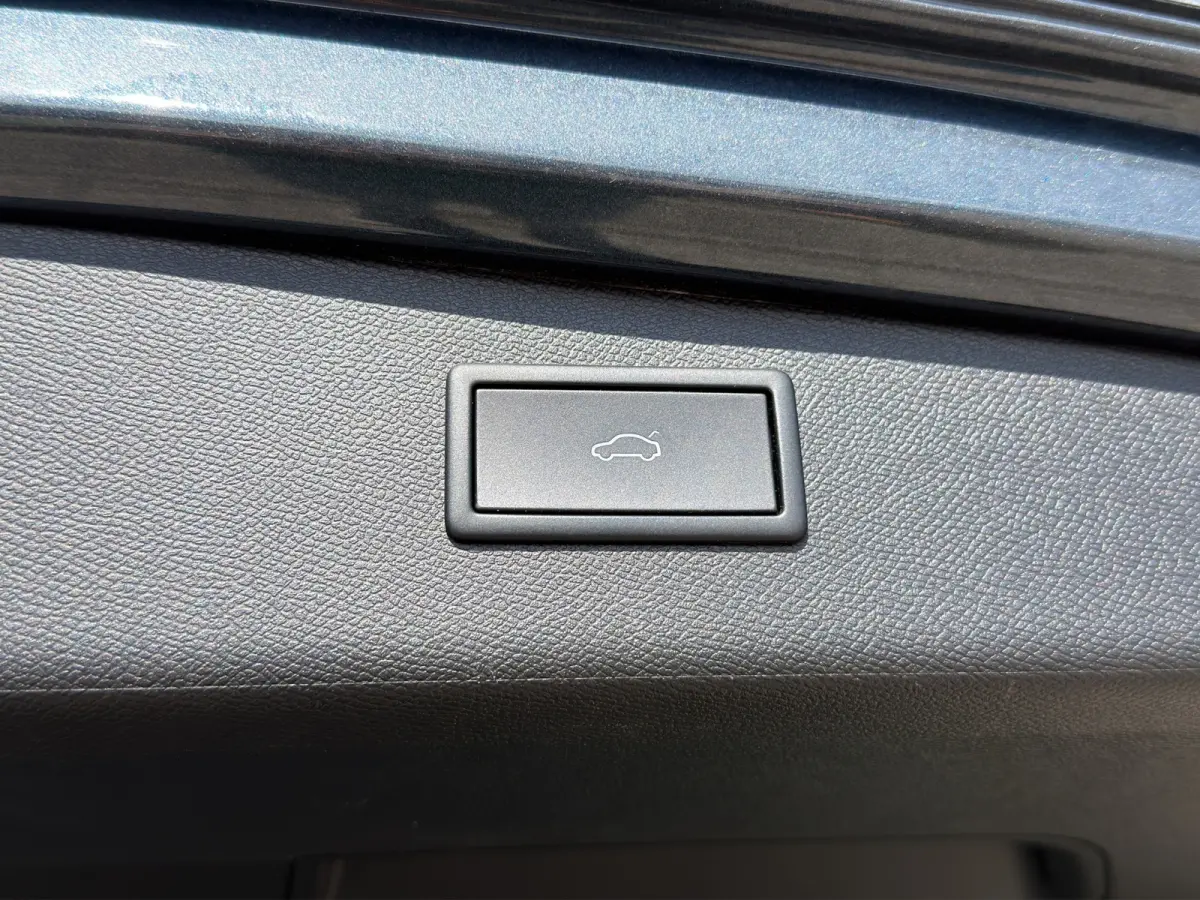 1.5 eTSI FR Business Intense | Trekhaak | Stuur+Stoelverwarming | Apple Carplay/Android Auto | Cruise control adaptief |