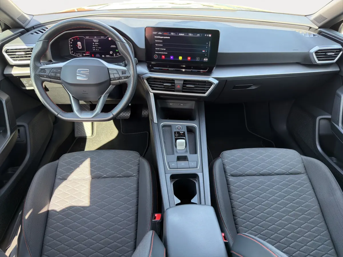 1.5 eTSI FR Business Intense | Trekhaak | Stuur+Stoelverwarming | Apple Carplay/Android Auto | Cruise control adaptief |