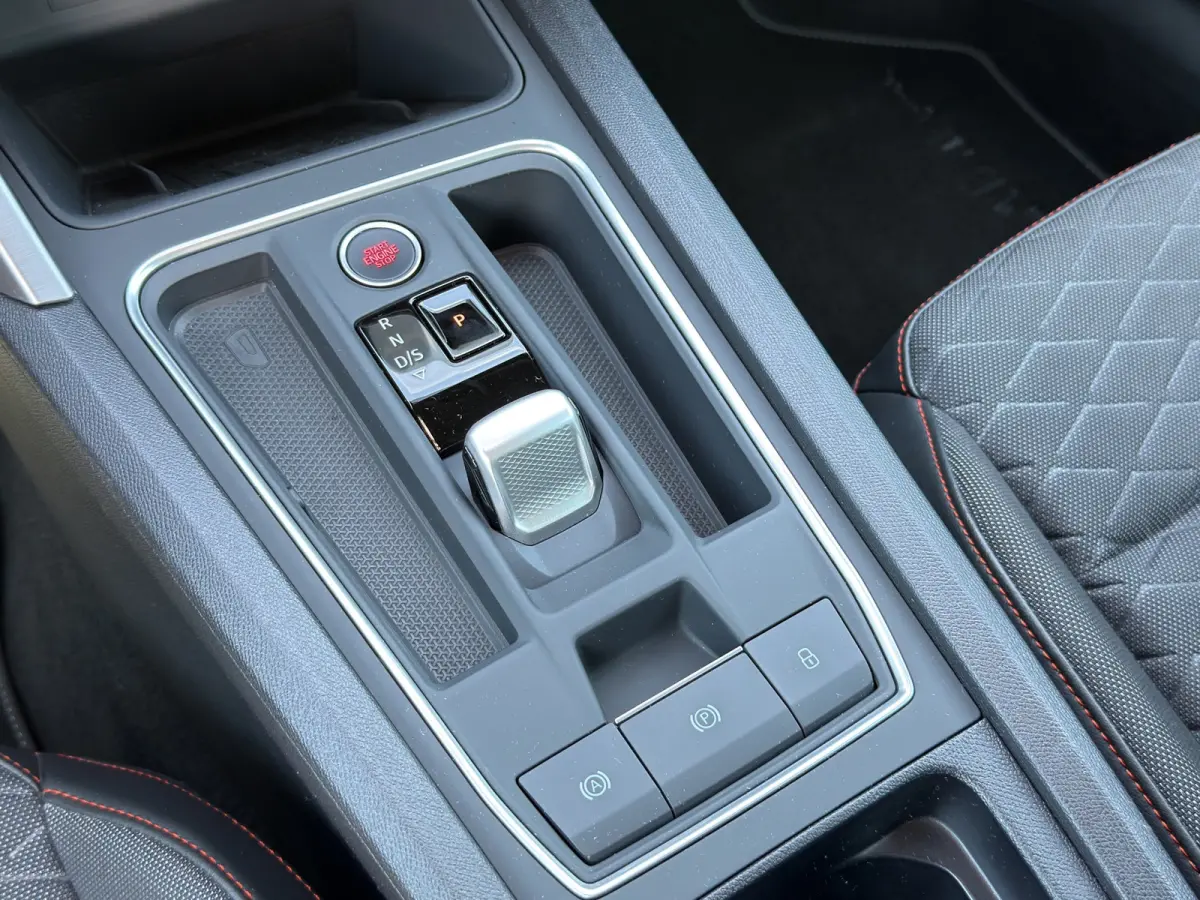 1.5 eTSI FR Business Intense | Trekhaak | Stuur+Stoelverwarming | Apple Carplay/Android Auto | Cruise control adaptief |