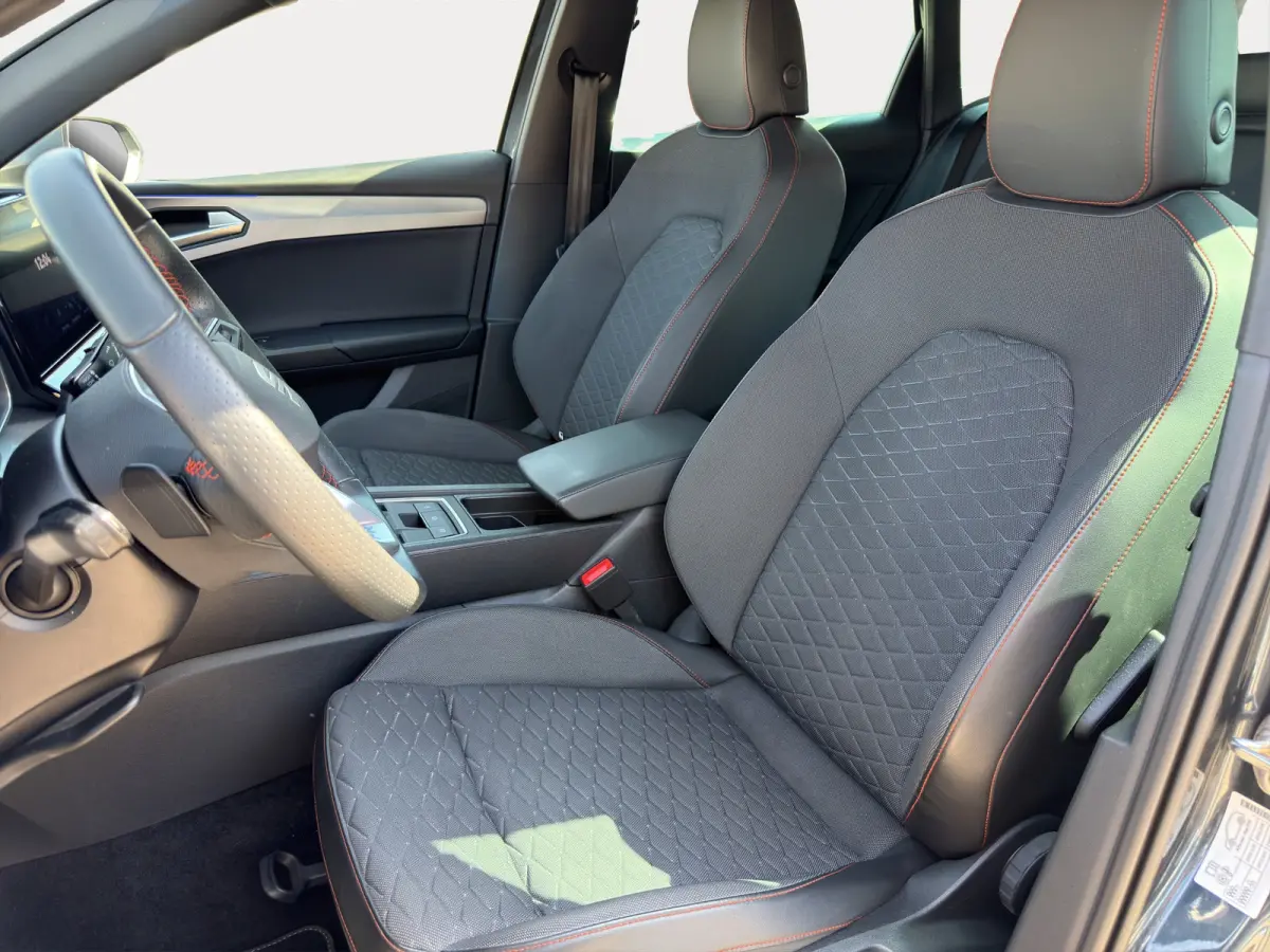 1.5 eTSI FR Business Intense | Trekhaak | Stuur+Stoelverwarming | Apple Carplay/Android Auto | Cruise control adaptief |