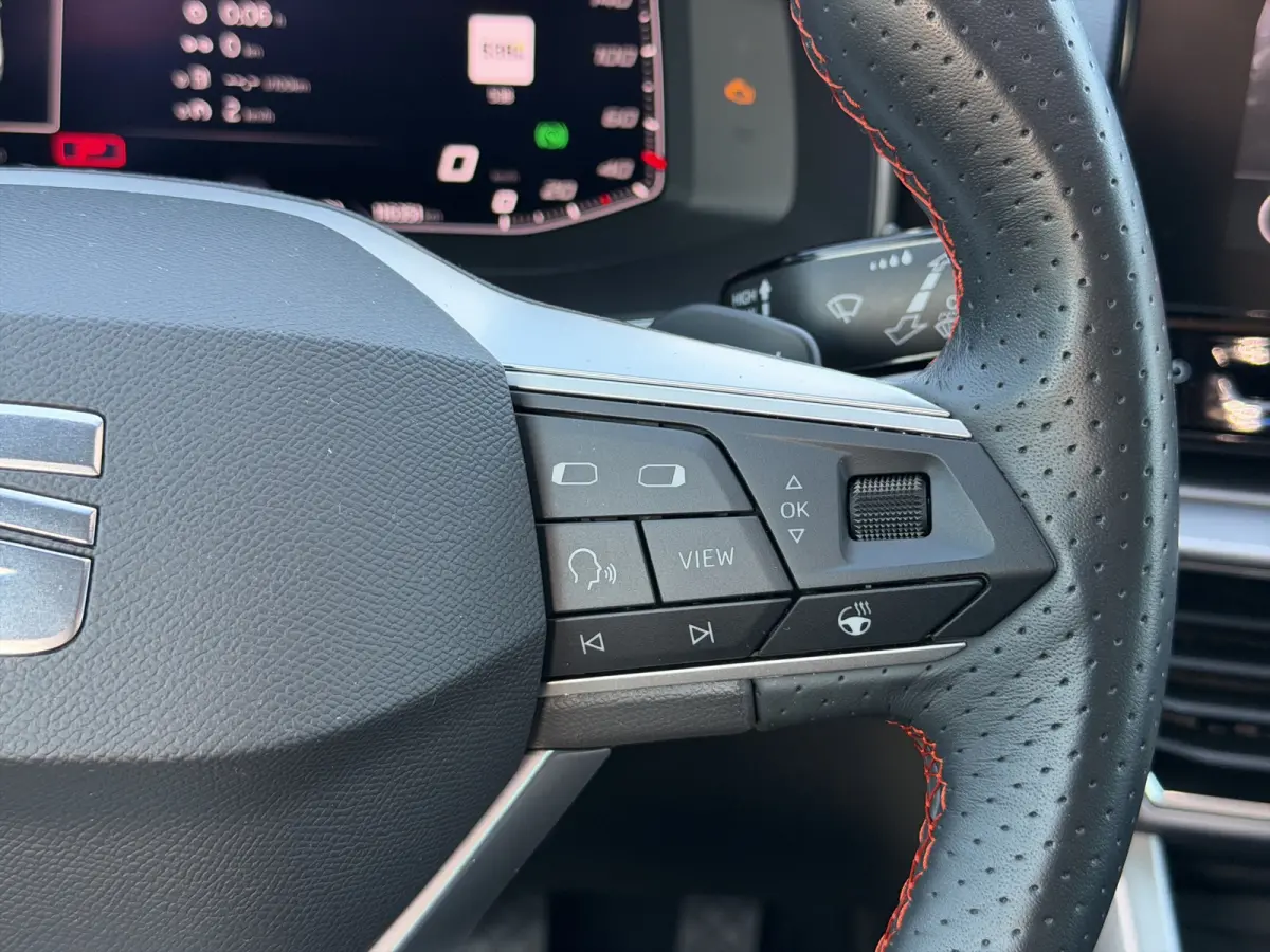 1.5 eTSI FR Business Intense | Trekhaak | Stuur+Stoelverwarming | Apple Carplay/Android Auto | Cruise control adaptief |