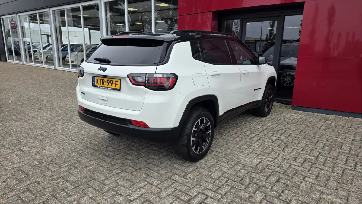 4xe 240 Plug-in Hybrid Trailhawk | 360 Camera | Stoel/stuurwiel verwarming