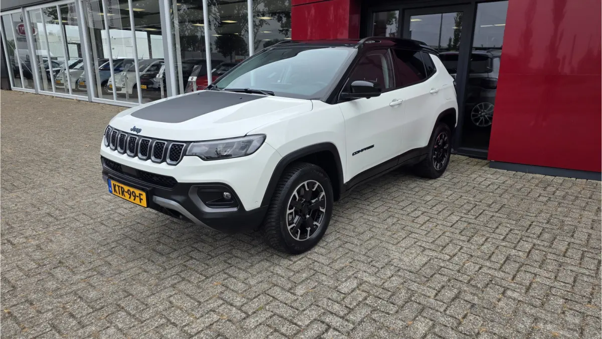4xe 240 Plug-in Hybrid Trailhawk | 360 Camera | Stoel/stuurwiel verwarming