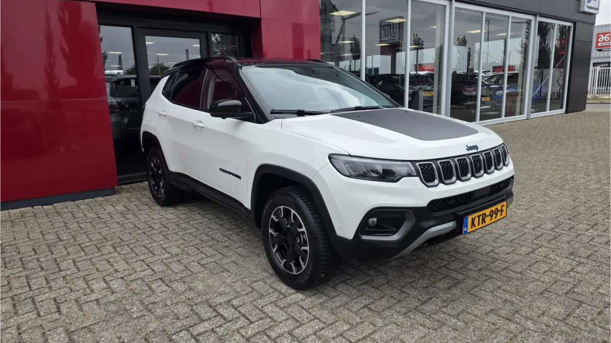 4xe 240 Plug-in Hybrid Trailhawk | 360 Camera | Stoel/stuurwiel verwarming