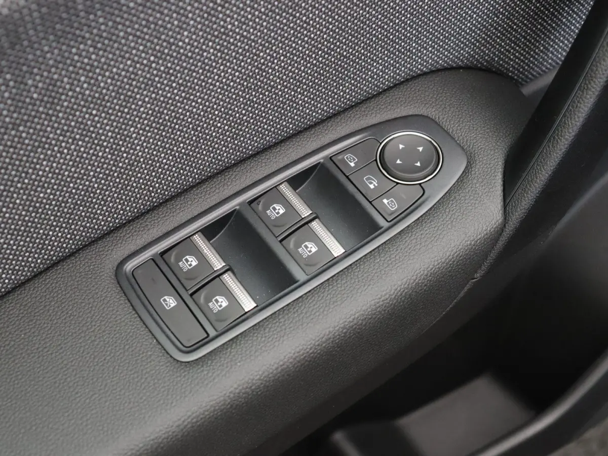 1.8 HEV AT Executive | Adaptieve Cruise Control | Stoel, Stuur en Voorruitverwarming | Rondom Camera's | 8 Jaar Fabrieksgarantie | €4000 Korting! |