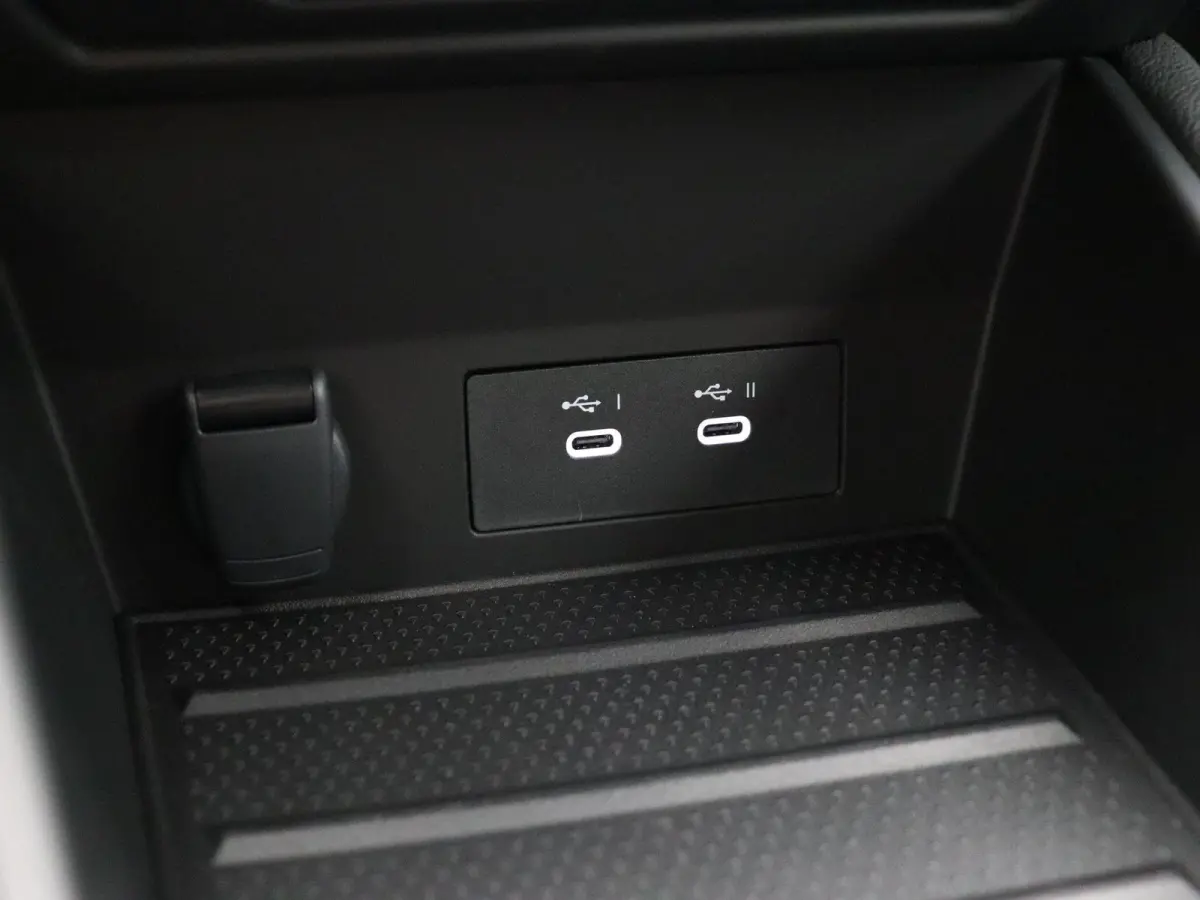 1.8 HEV AT Executive | Adaptieve Cruise Control | Stoel, Stuur en Voorruitverwarming | Rondom Camera's | 8 Jaar Fabrieksgarantie | €4000 Korting! |
