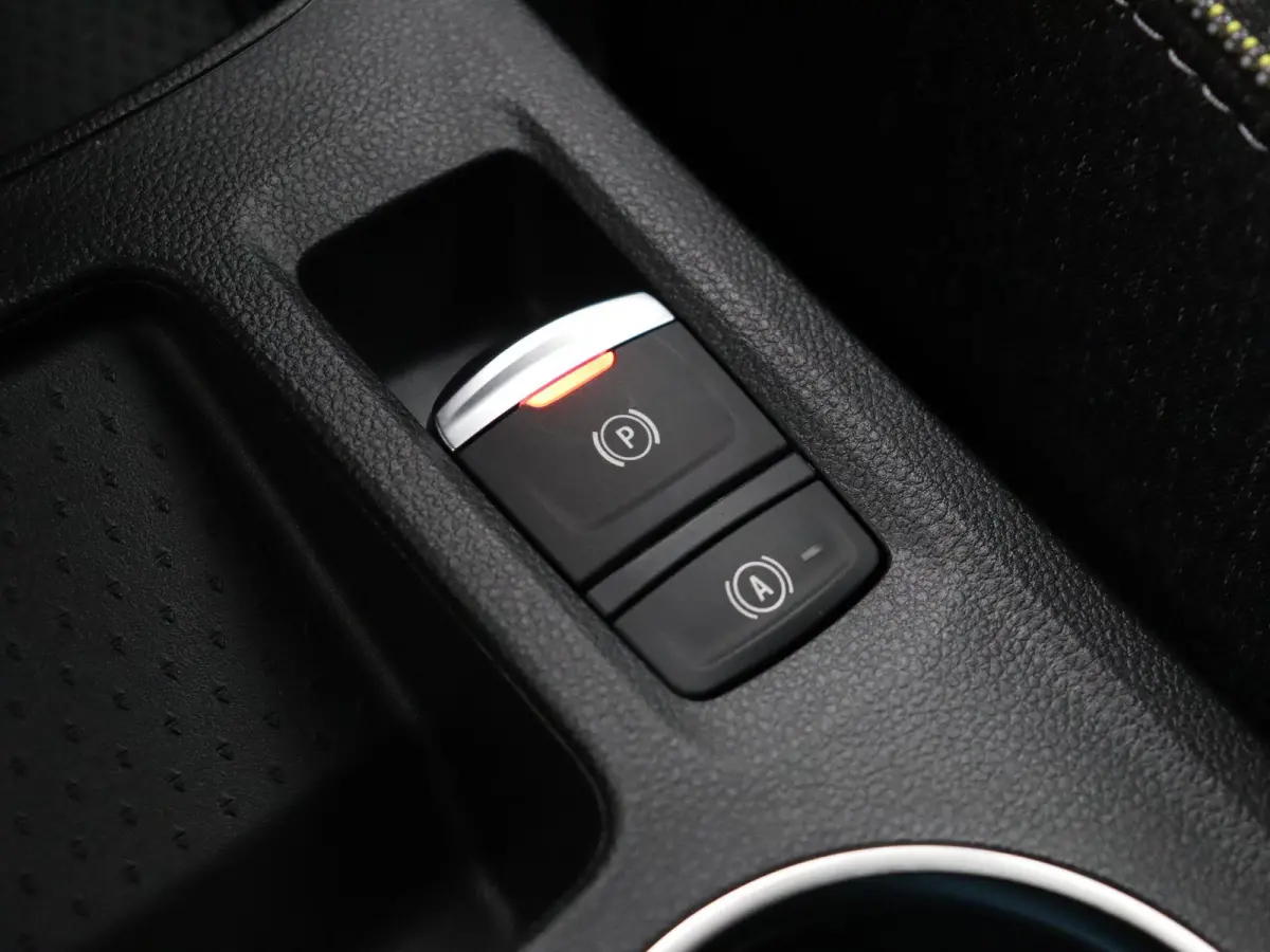 1.8 HEV AT Executive | Adaptieve Cruise Control | Stoel, Stuur en Voorruitverwarming | Rondom Camera's | 8 Jaar Fabrieksgarantie | €4000 Korting! |