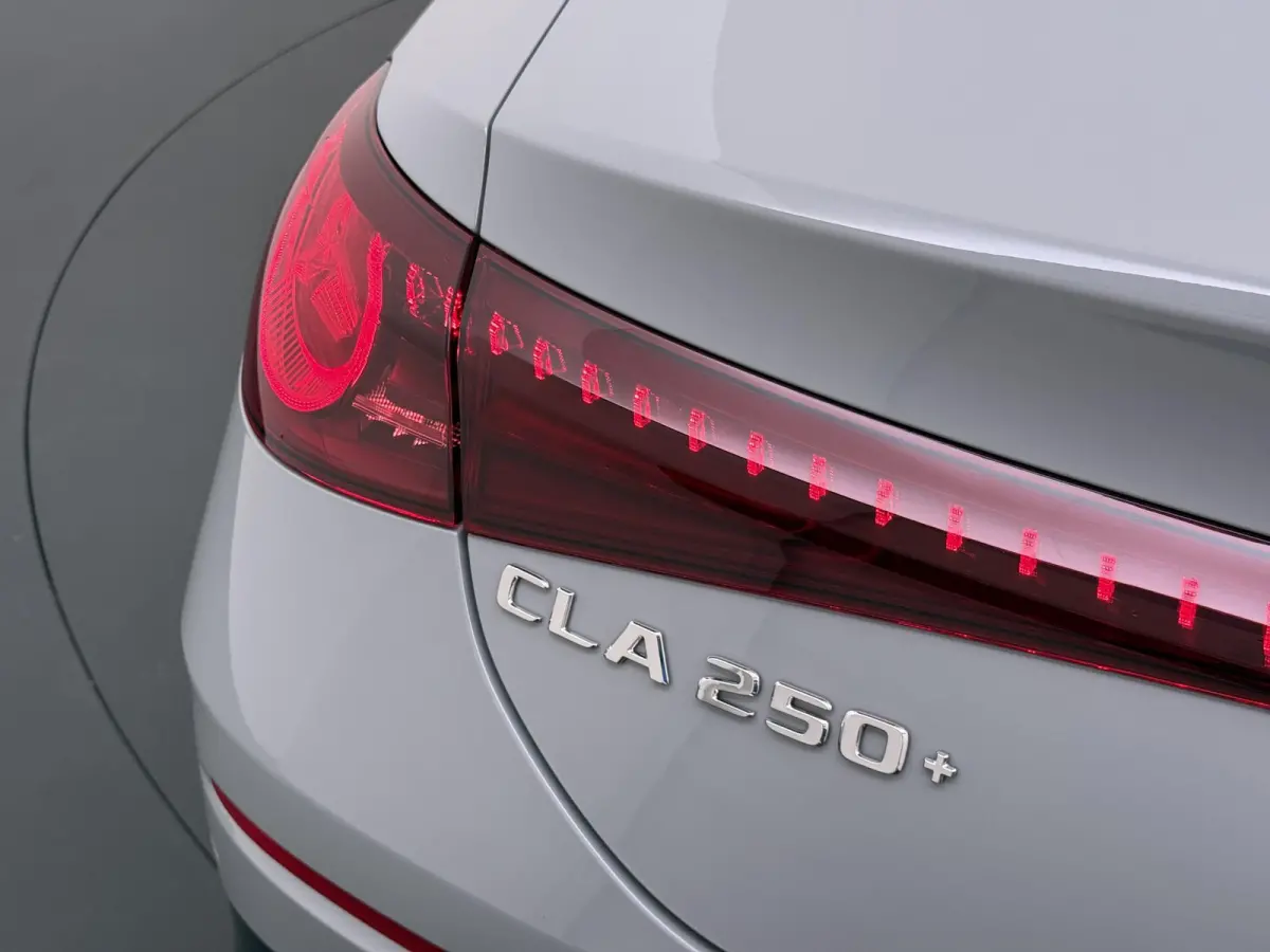 250+ Launch Edition 85.5 kWh VAN: 55.900,- VOOR: 50.877,- UW HERFSTVOORDEEL: 5.023,-  AMG| NIEUW MODEL| 11.000KM!| ELEKTRISCHE STOELEN| CAMERA| DODE HOEK| FABRIEKSGARANTIE MERCEDES| ORIGINEE
