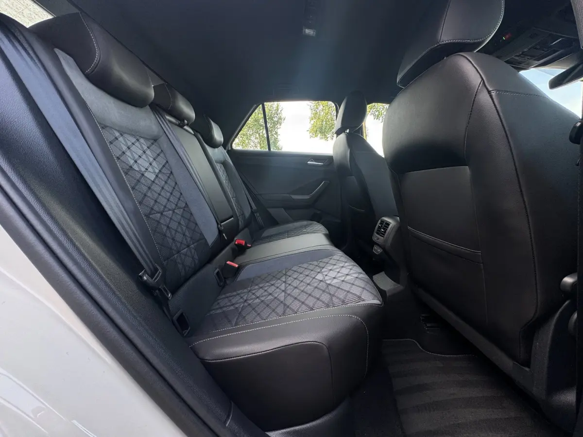 1.0 TSI R-Line Ascot Grey / IQ-light / Carplay / ACC / PDC / Stoelverwarming / Digitiale cockpit / Zwarte hemel