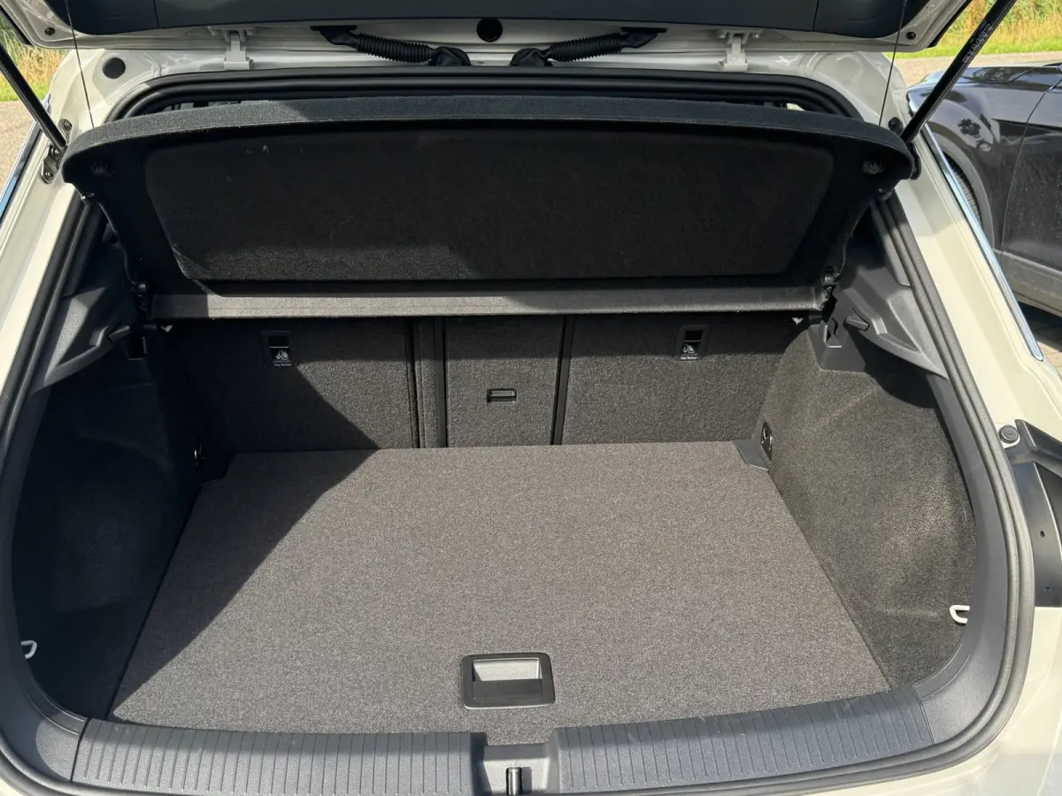 1.0 TSI R-Line Ascot Grey / IQ-light / Carplay / ACC / PDC / Stoelverwarming / Digitiale cockpit / Zwarte hemel