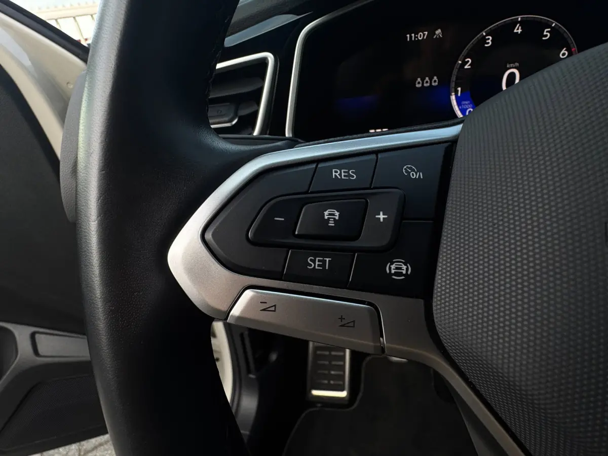 1.0 TSI R-Line Ascot Grey / IQ-light / Carplay / ACC / PDC / Stoelverwarming / Digitiale cockpit / Zwarte hemel
