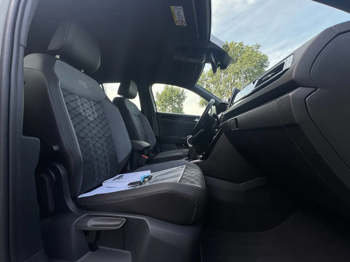1.0 TSI R-Line Ascot Grey / IQ-light / Carplay / ACC / PDC / Stoelverwarming / Digitiale cockpit / Zwarte hemel
